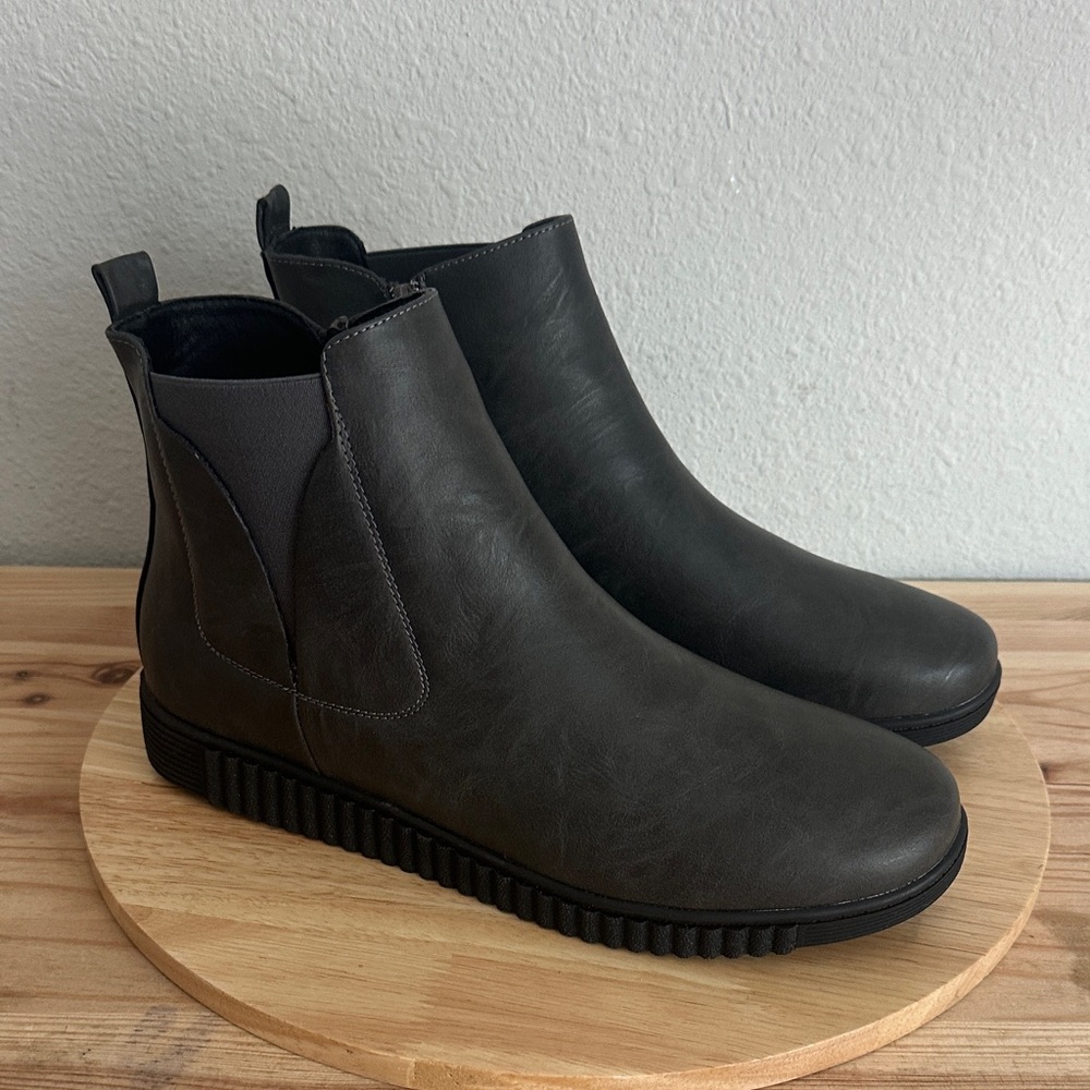 Easy Street Womens Wyatt Flat Heel Booties new grey 12M